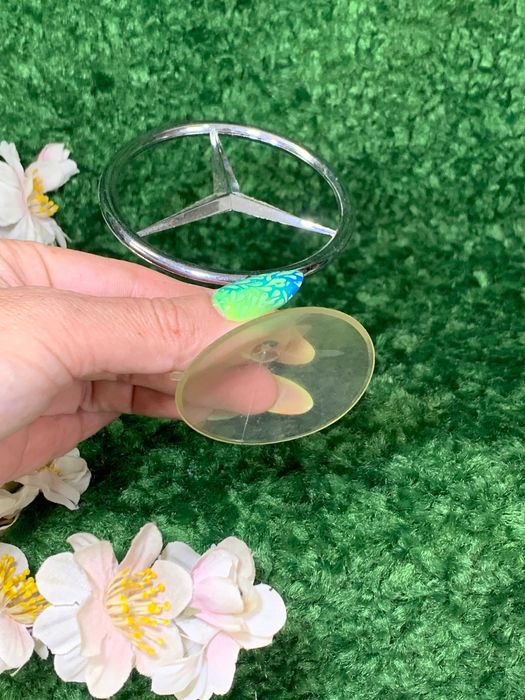 Емблема Mercedes-Benz на присосці – оригінальний сувенір