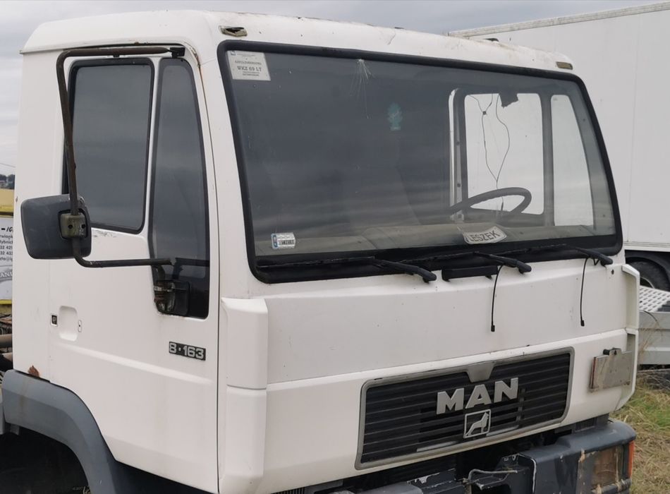 Kabina  L2000 kompletna 8. 153 man