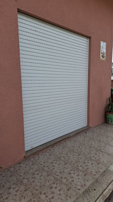 Segue para venda janelas e portas e janelas e porta da frente de madeira