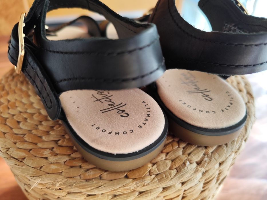 Sandálias em pele Clarks novas tamanho 36