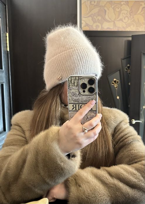 Жіноча тепла шапка