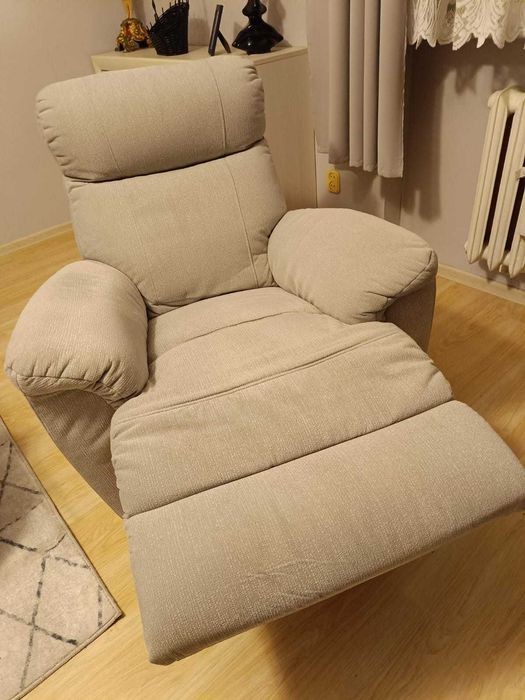 Fotel bujany NUGAT z funkcją relaks.