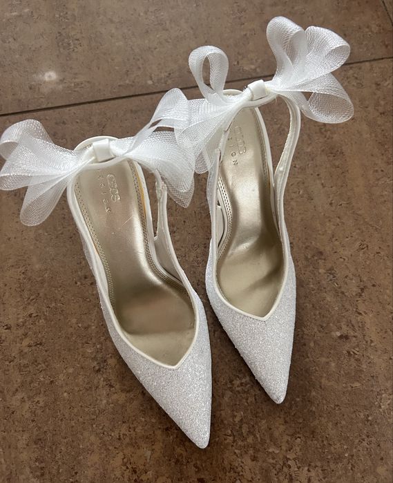 Стильні , святкові туфлі