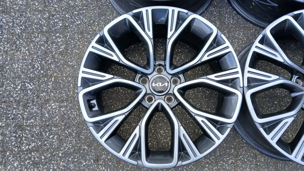 19"  Kia Stinger  Oryginal 5x114,3  8j  8,5j   Super Stan z czujnikami tpms