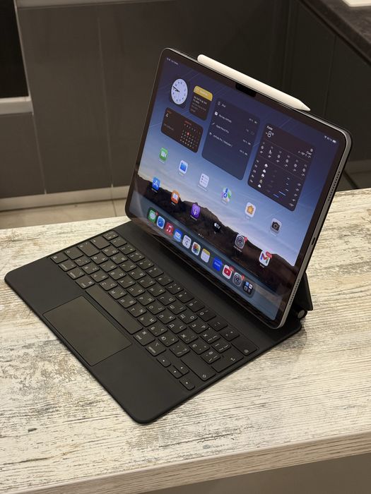 Ipad air M3 128gb space gray + apple magic keyboard + apple pencil