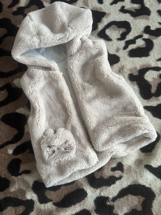 Безрукавка для дівчинки