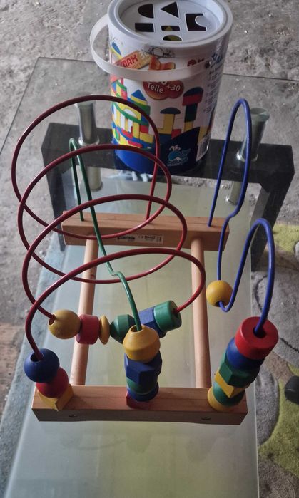 Sensoryczna zabawka edukacyjna. Przesuwanka labirynt