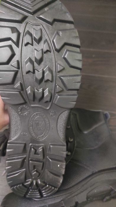 Продам чоловічі робочі черевики р. 44