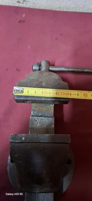 Torno de bancada marca Oliva N°1