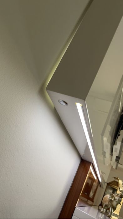 Móvel Sala Estar Lacada Alto Brilho Branco e Pau Ferro