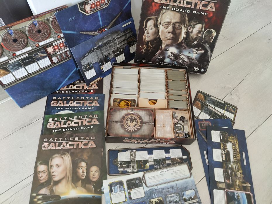 Rezerwacja. Battlestar Galactica board game gra planszowa pełen zestaw, insert