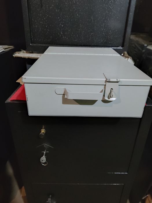 Продаю б.у канцелярський сейф-бокс (отправка по Украине)