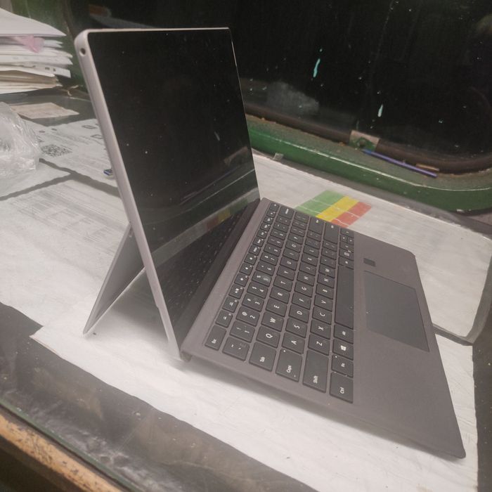 Продам нетбук-планшет Microsoft Surface Pro 5