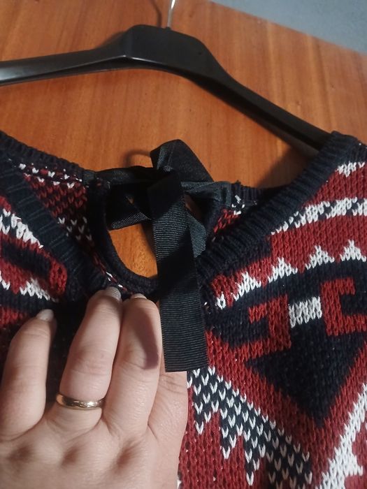 Camisola vermelha e preta L