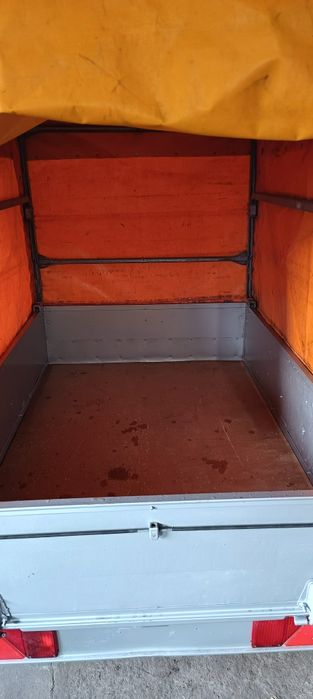 Przyczepka samochodowa