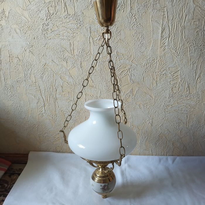 Лампа настільна, стельова, світильник прикроватний, підвісний, нічник.