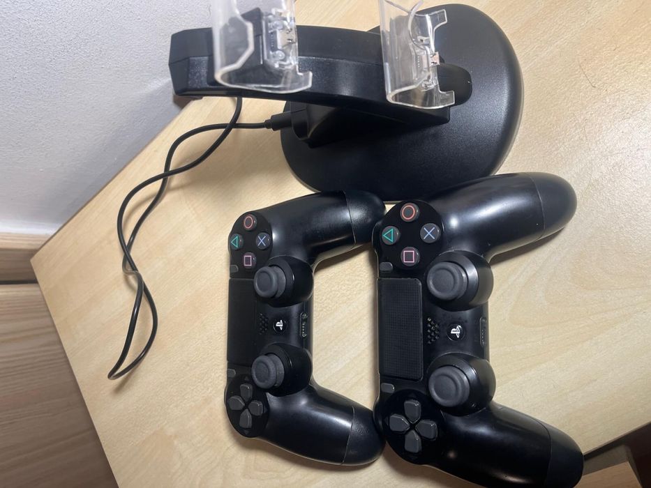 2 pady+ ładowarka do PS4