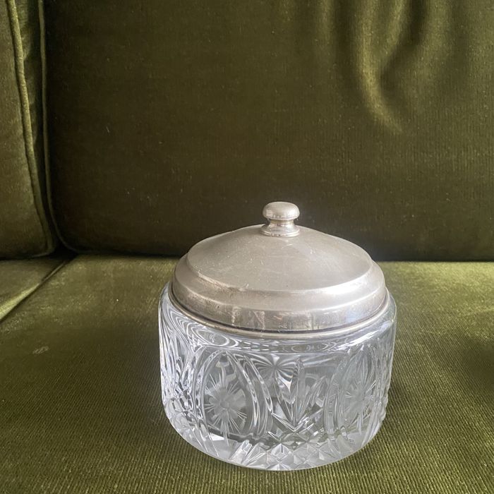 Caixa/ bomboneira em cristal e prata