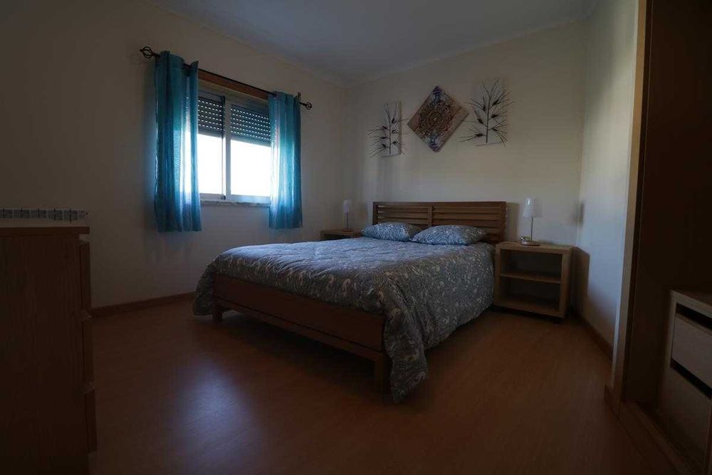 Apartamento T2 para férias a 500 metros da Baía com lugar garagem