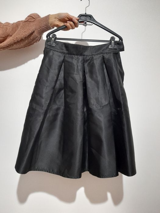 Saia de pregas preta