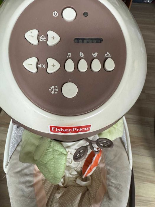 Заколисуючий центр працює від батарейок та мережі