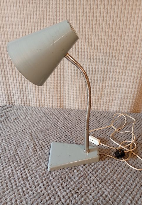 Lampa z epoki PRL-u