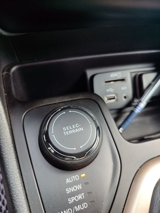 Продам jeep  CHEROKEE