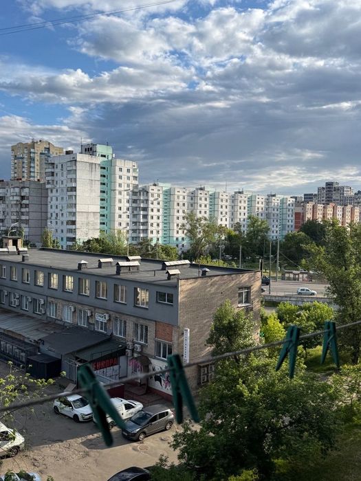 4 кімн квартира Оболонь , вул Йорданська ( Лайоша Гавро) 22