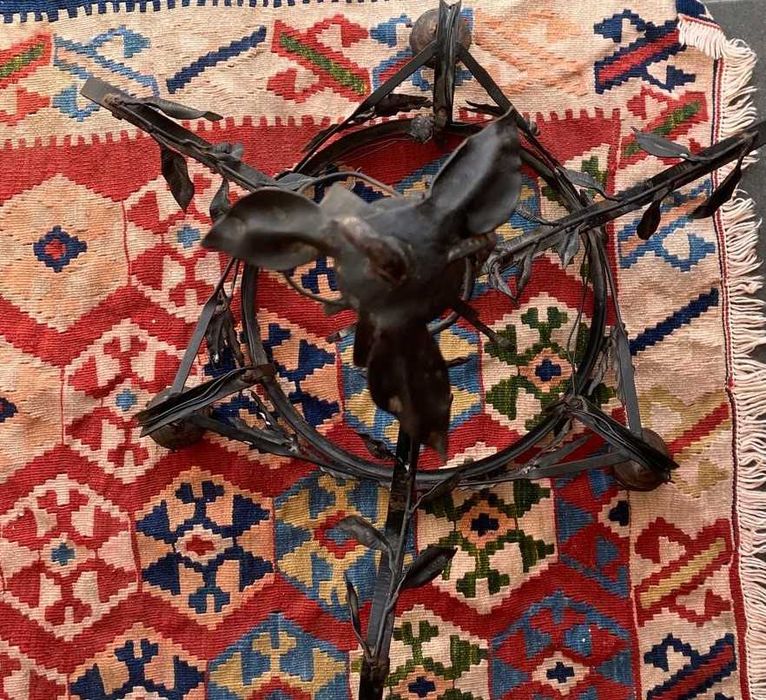 Candeeiro Arte Nova em ferro forjado – peça de antiquário