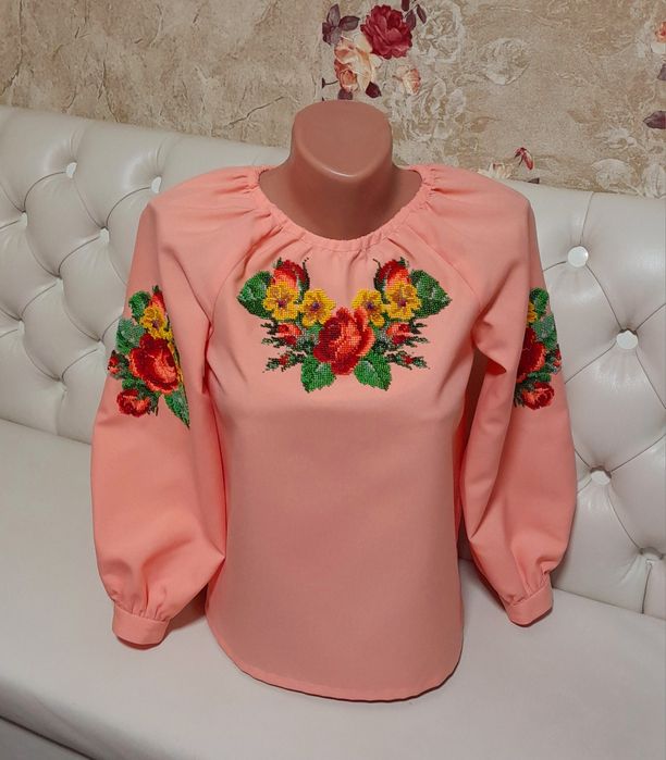 Дитяча вишиванка для дівчинки, вишита бісером