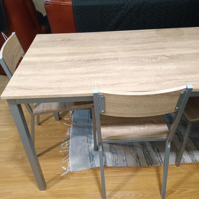 Mesa com 4 cadeiras