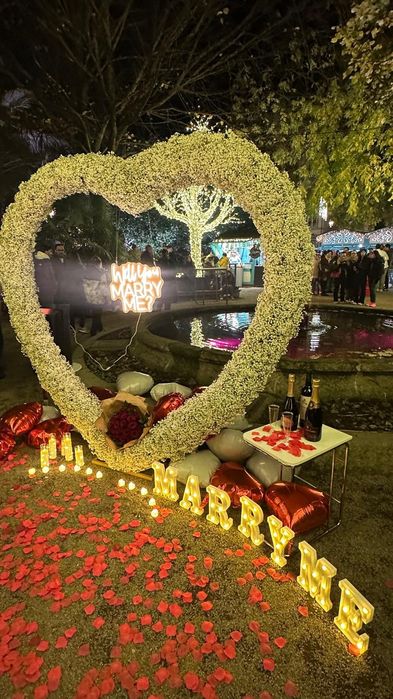 Alugo letreiro marry me com opção de arco em forma de coração