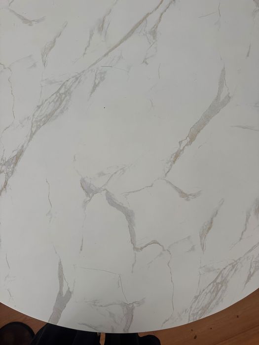 Mesa com tampo de vidro temporário