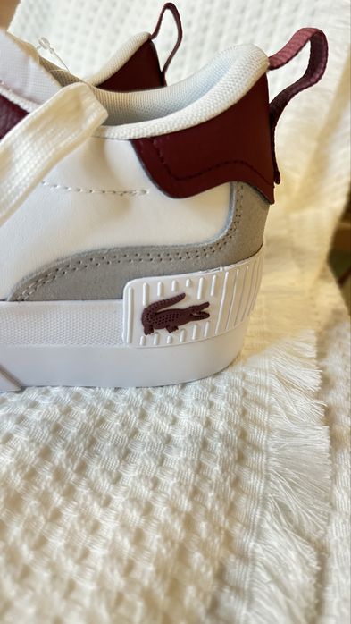 Sapatilhas de Lacoste.