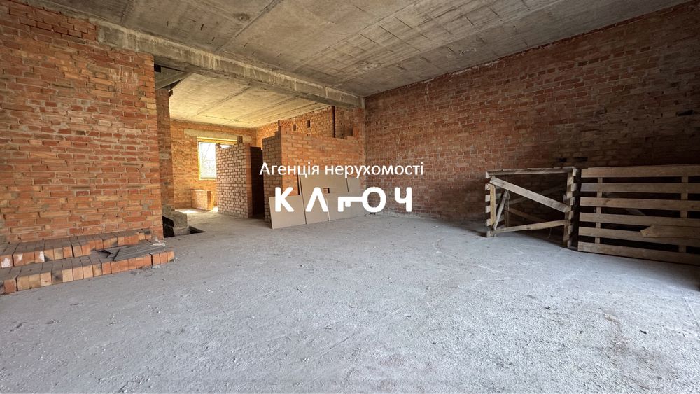 Продаж чудового таунхауса біля парку, перша лінія