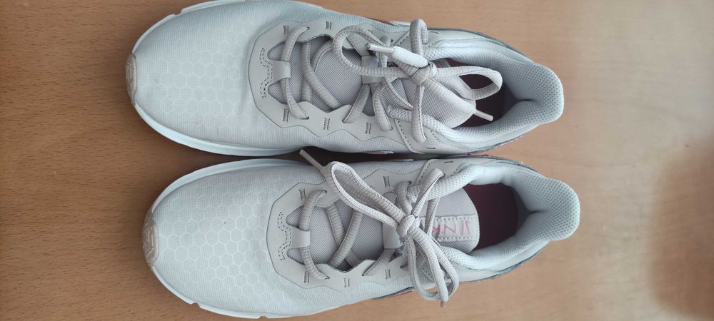 Nike Tênis Legend Essential 2