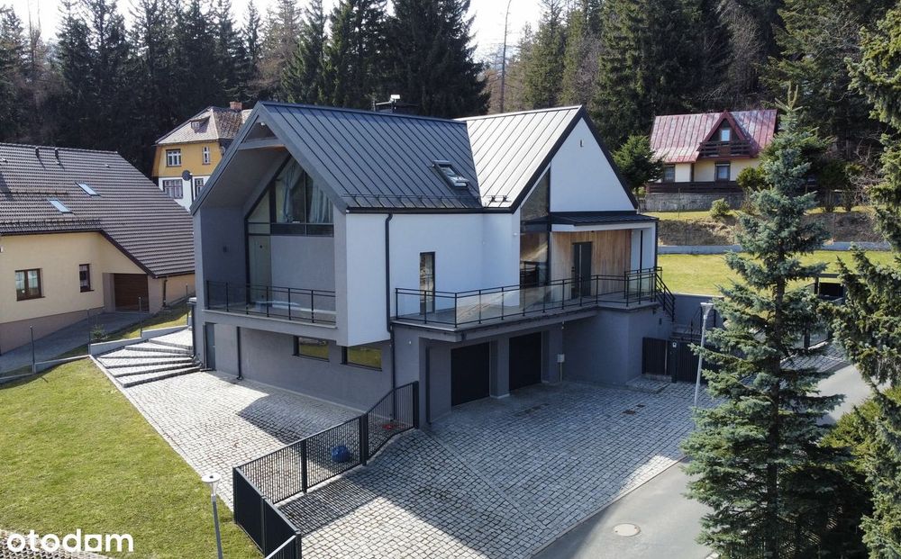 Nowoczesna górska rezydencja z panoramicznym widokiem na Karkonosze.