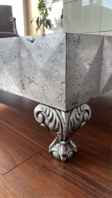 Mesa de centro com tampo em vidro