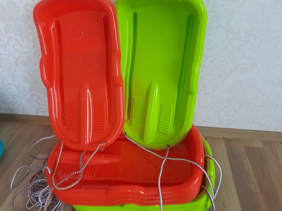 Санки дитячі, льодянки.