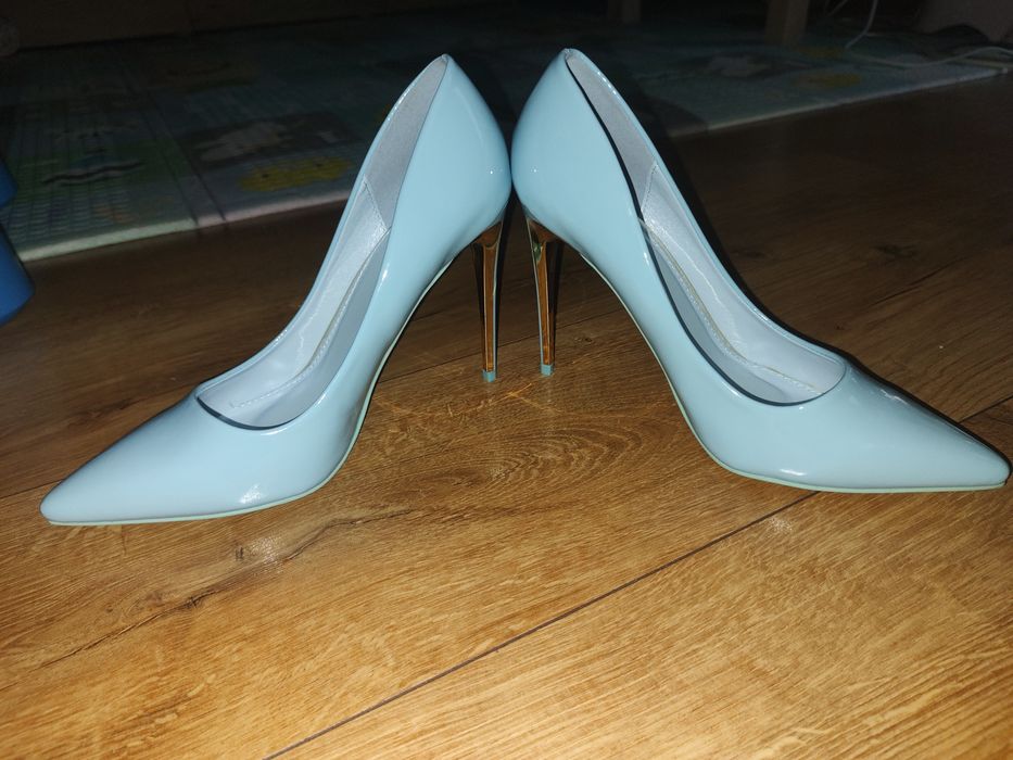 Nowe błękitne szpilki rozmiar 39 Seastar