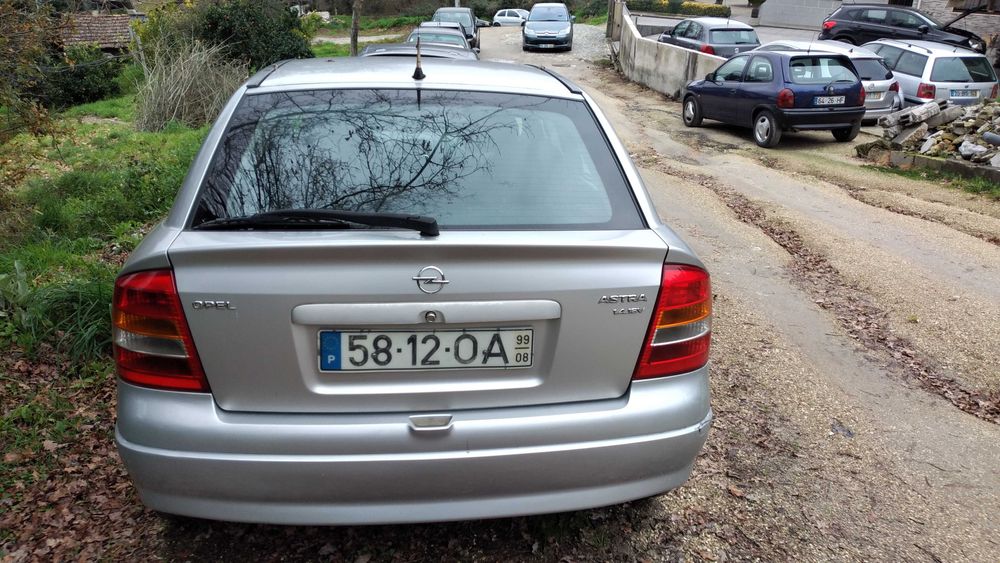 Carro com avaria motor