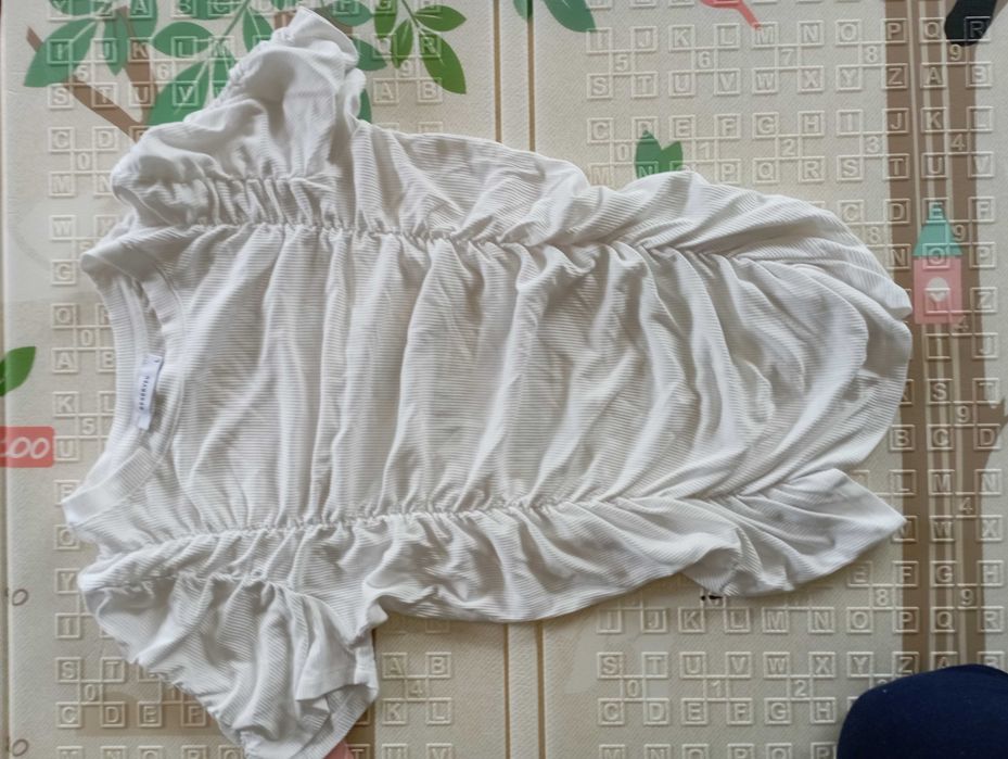 Biała bluzka z marszczeniami