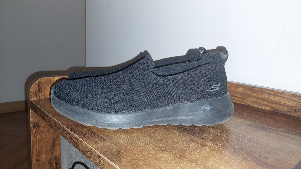 Czarne Skechers super stan