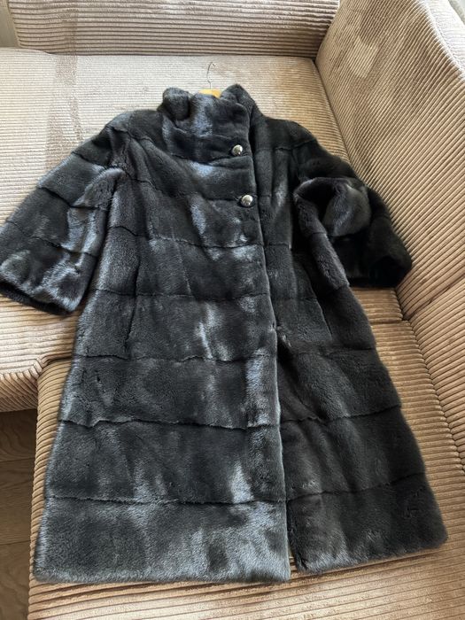 Продам норкову шубу з натурального хутра