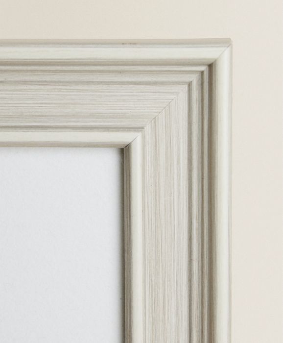 Small Frame with Raised Border and Relief424983274864650244