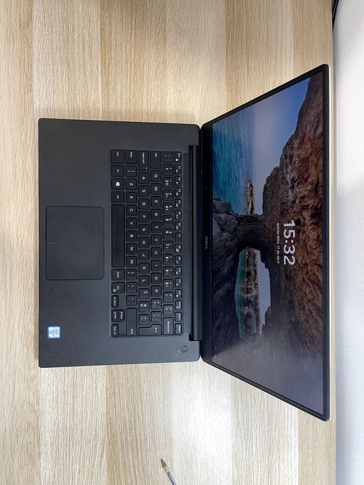 Dell Precision 5520 - i7-6820HQ 2.70GHz