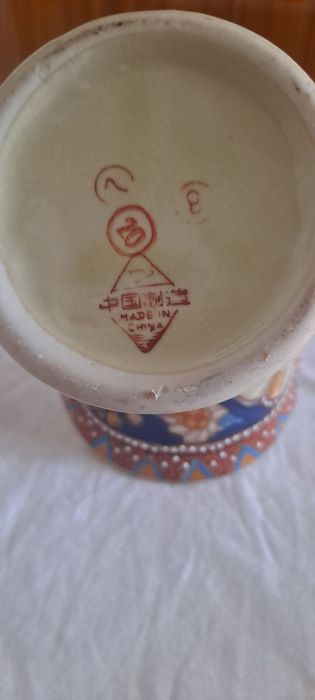 Ładny koszyczek porcelanowy