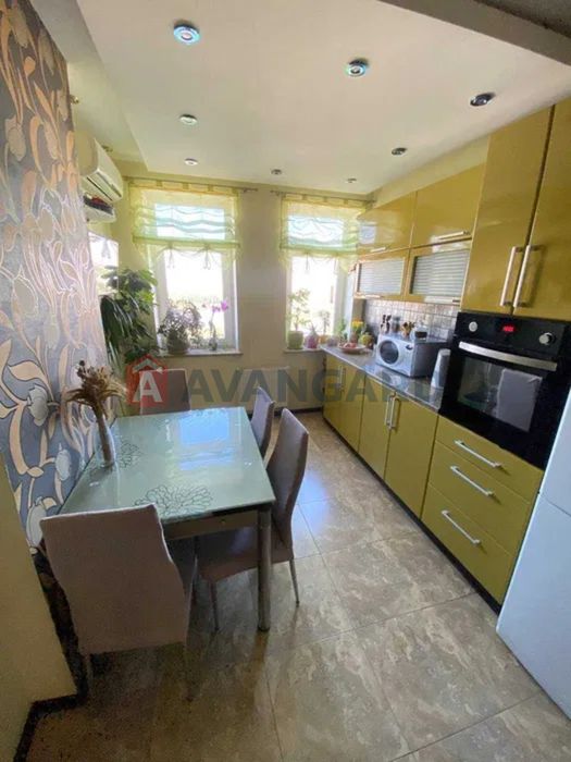 Продається 3-к квартира в самому центрі  Позняків