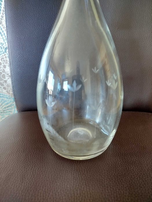 Antiga e belíssima Garrafa Licoreira em vidro lapidado