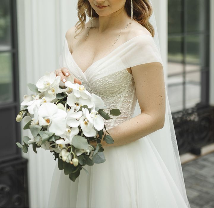 Сукня весільна.